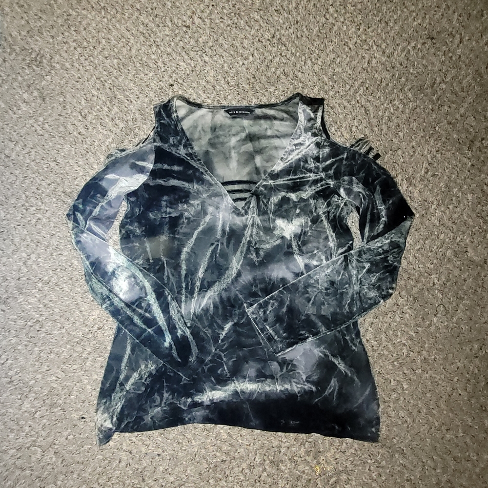 ROCK AND REPUBLIC BLACK and gray swirl design velvet long sleeve top